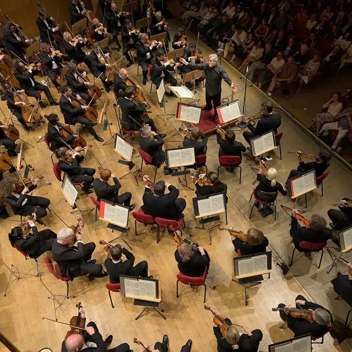Bologna Festival 2026 La 45ª edizione del festival torna dal 15 aprile al 9 dicembre con un programma che attraversa epoche e repertori diversi. Tra gli ospiti Simon Rattle, Daniel Harding, Piotr Ande