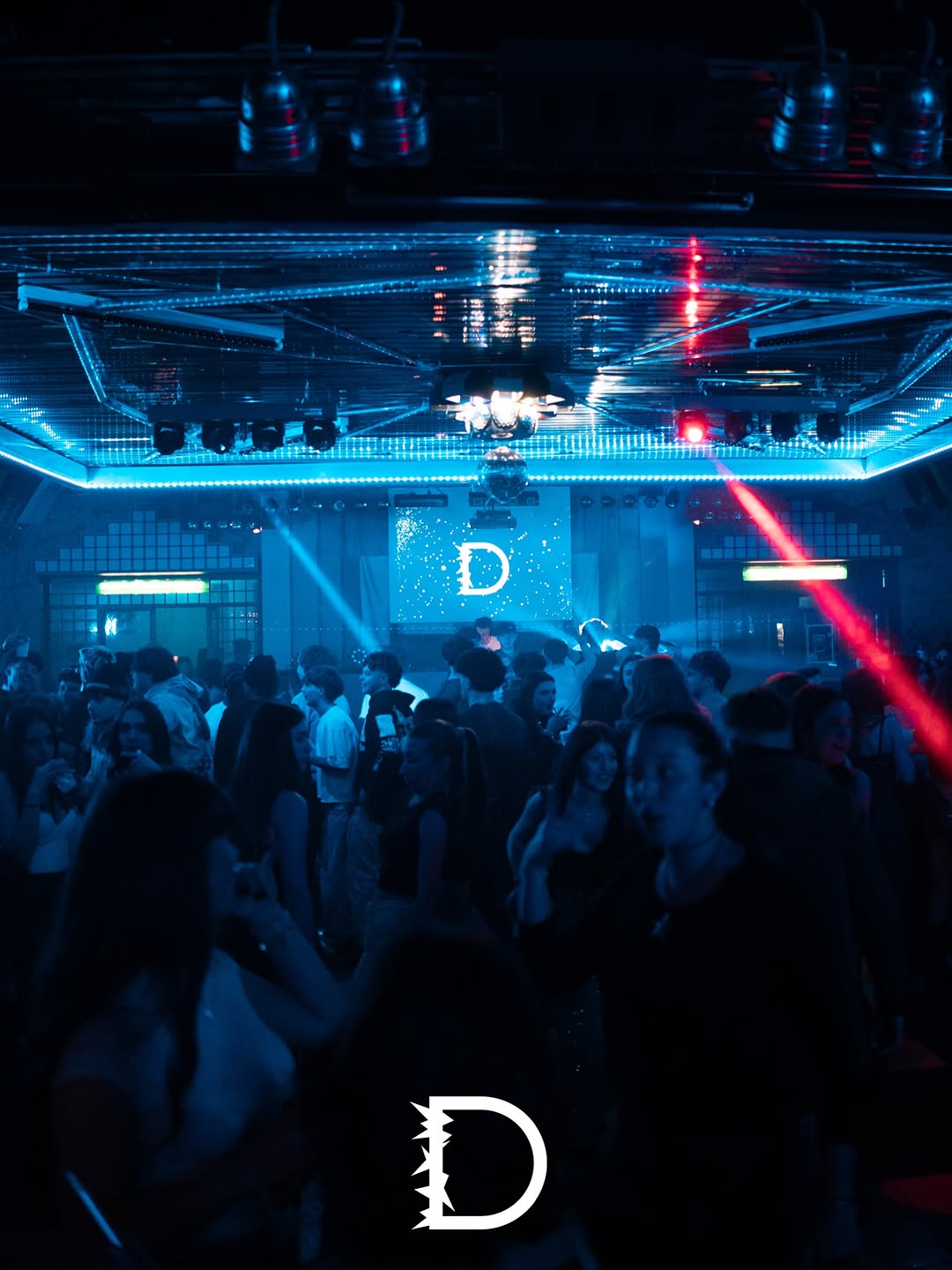 📸 Le foto di sabato 31/01 sono online! Link in bio e nelle storie per l’album completo! ❄️ Taggateci nelle vostre storie! ❤️ Ph. @fre.perez 📆 NEXT DATE: SAB. 21/02 🎭🖤 📍Dama Discoclub, Via Roma 140, Fr
