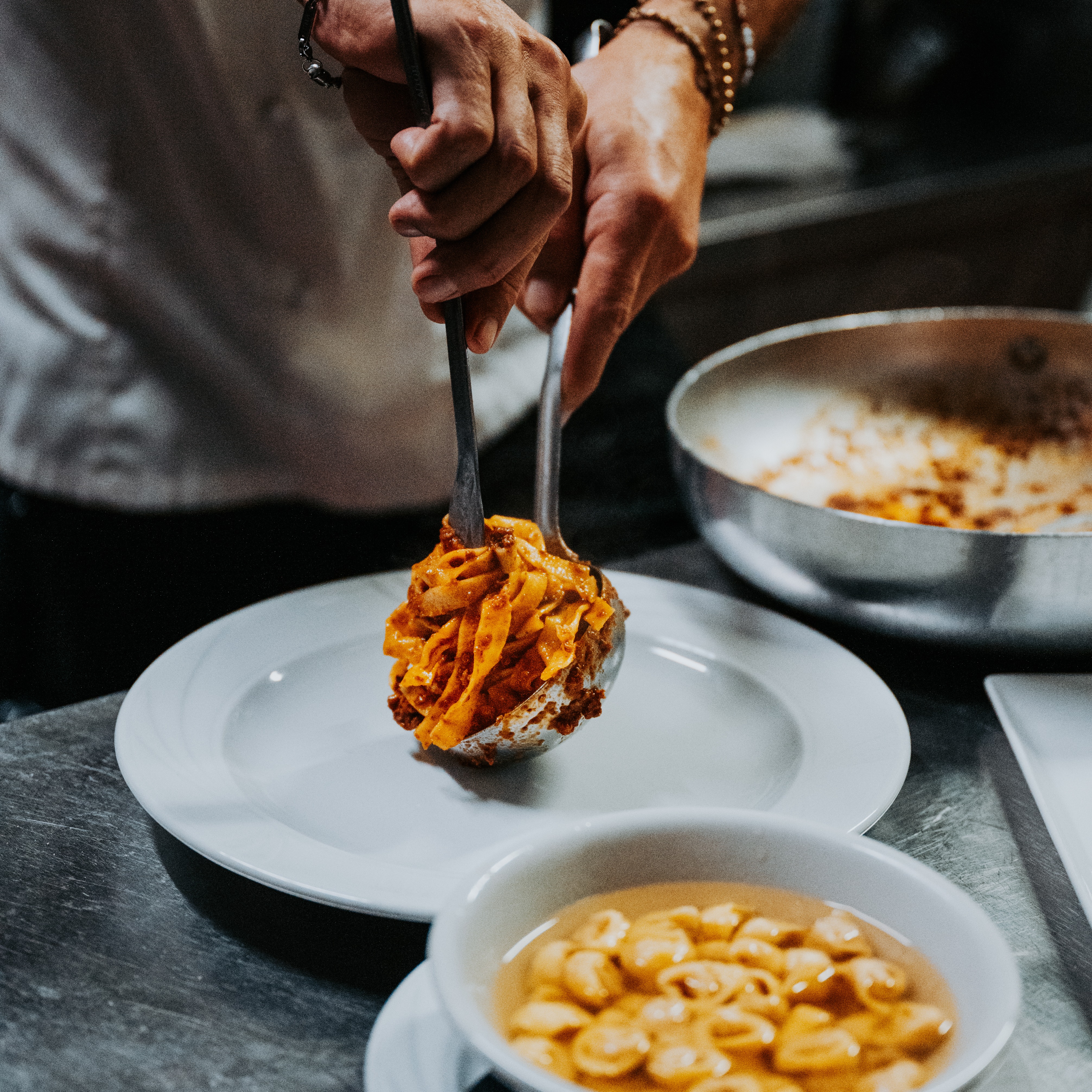Pranzo di domenica a Bologna tra ragù e brodo fumante